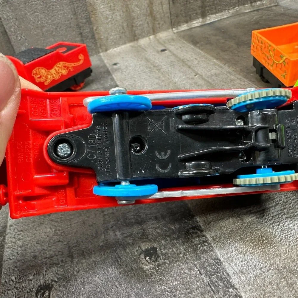 Trackmaster Motorized Trains Thomas The Train‎ Circus and Cars Lot of 6 pieces